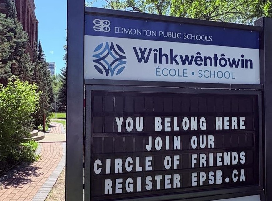 Welcome to École Wîhkwêntôwin School
